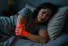Soulagez la douleur nocturne au bras avec ces astuces simples