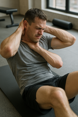 Soulager votre nuque pendant les abdos : techniques et exercices sans douleur