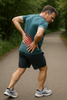 Soulagez vos douleurs lombaires lors de la marche avec ces astuces simples