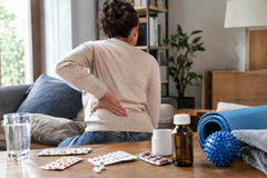 Soulager les douleurs lombaires : quel médicament choisir pour un confort optimal ?